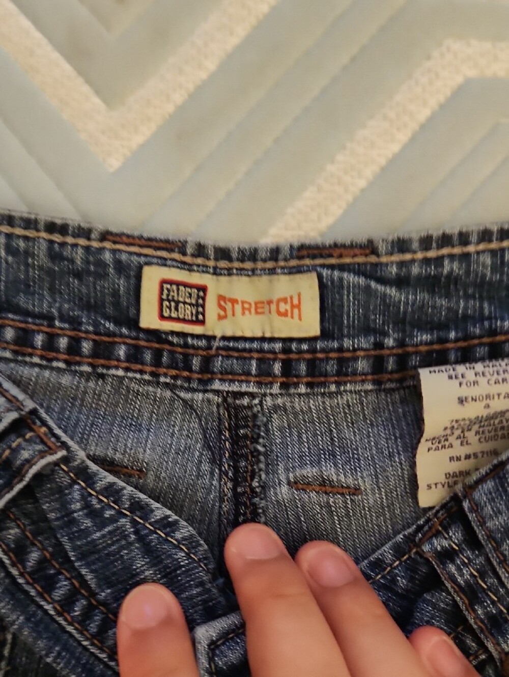 Faded Glory Denim Stretch Shorts in Washed Blue with Contrast Stitching - Picture 2 of 3